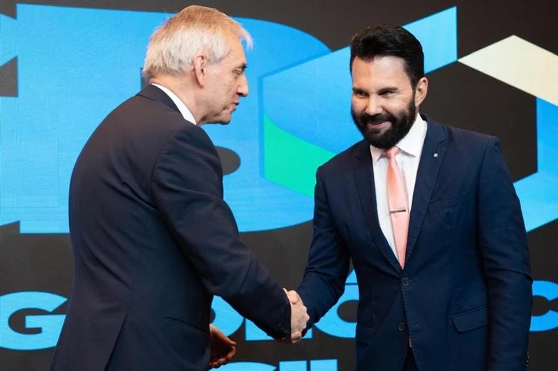 Representantes de Xcalibur y del Servicio Geológico de Brasil durante la firma del acuerdo